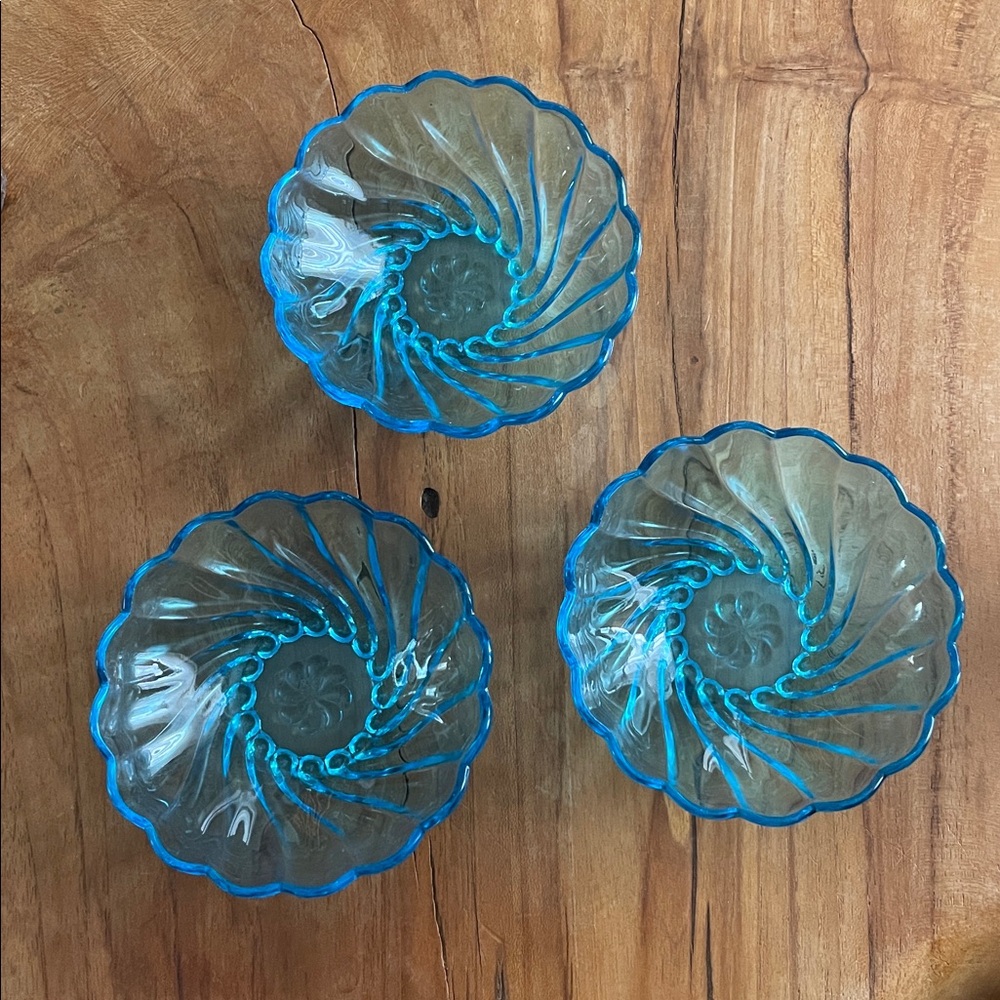 Vintage hazel atlas seashell swirl capri blue dessert bowls